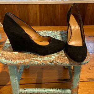 Banana Republic 8.5, black, suede wedge heels.